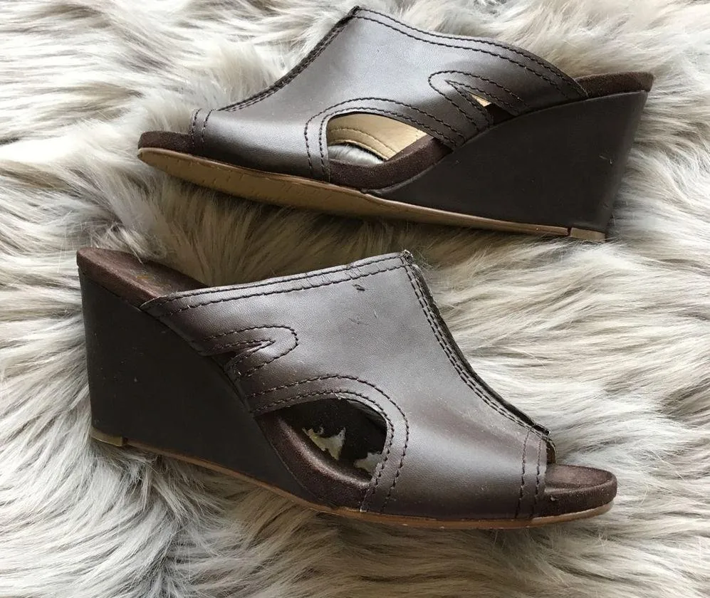 NWOT Unisa Women's Brown Wedge Summer Sandals sz 8 - Image 3