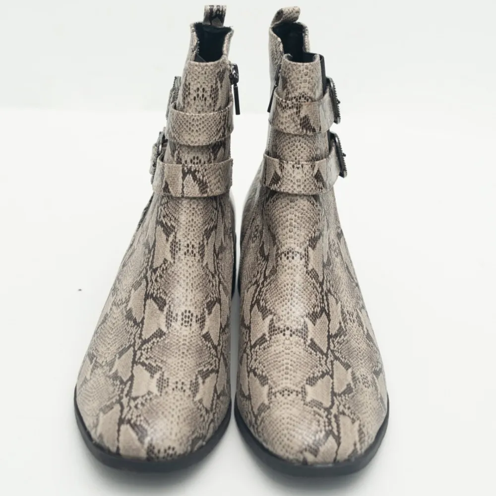 Kennth Cole Reaction. Snake Skin Print Chelsea Boot. - Image 4