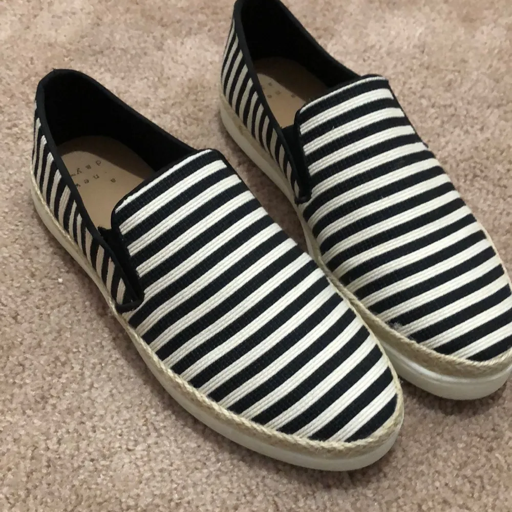 A New Day Black & Tan Stripe Canvas Sneakers 6 - Image 4