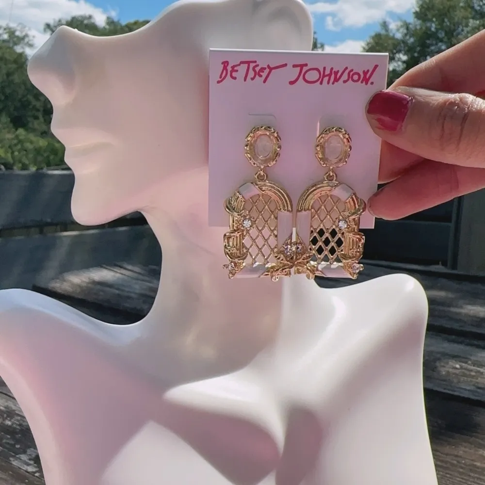 Betsey Johnson golden window 🪟 earrings drops - Image 3
