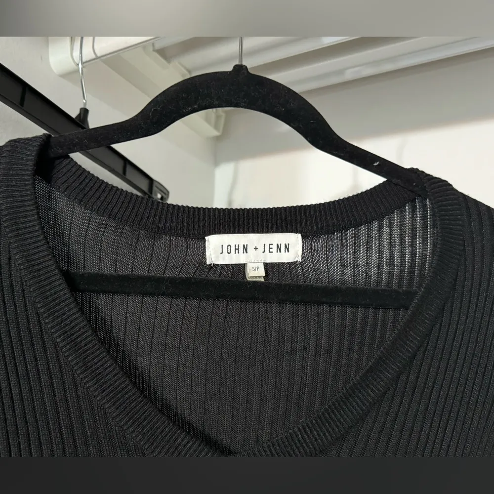 EUC Anthropologie John + Jenn black v neck long sleeve light sweater / top S - Image 3