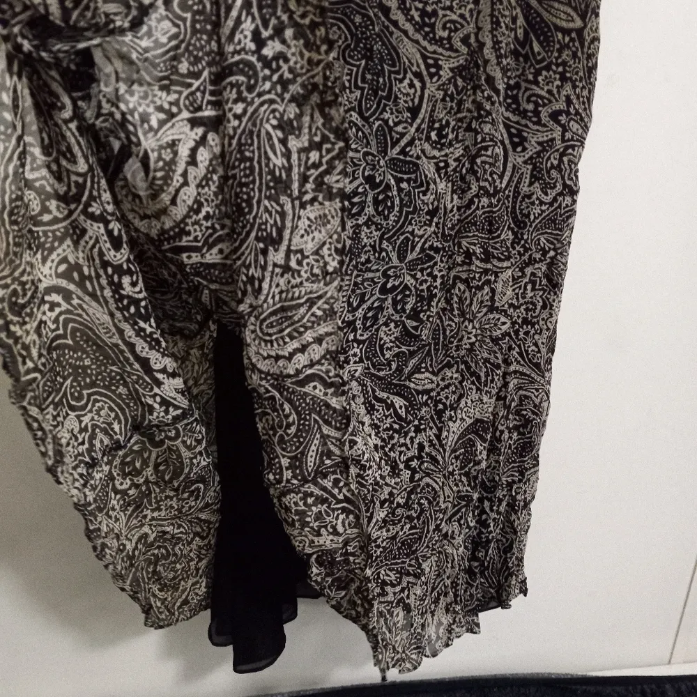 Jones New York 16 Silk Capped Sleeve Floral Paisley Midi Dress in Black Gra Plus - Image 12