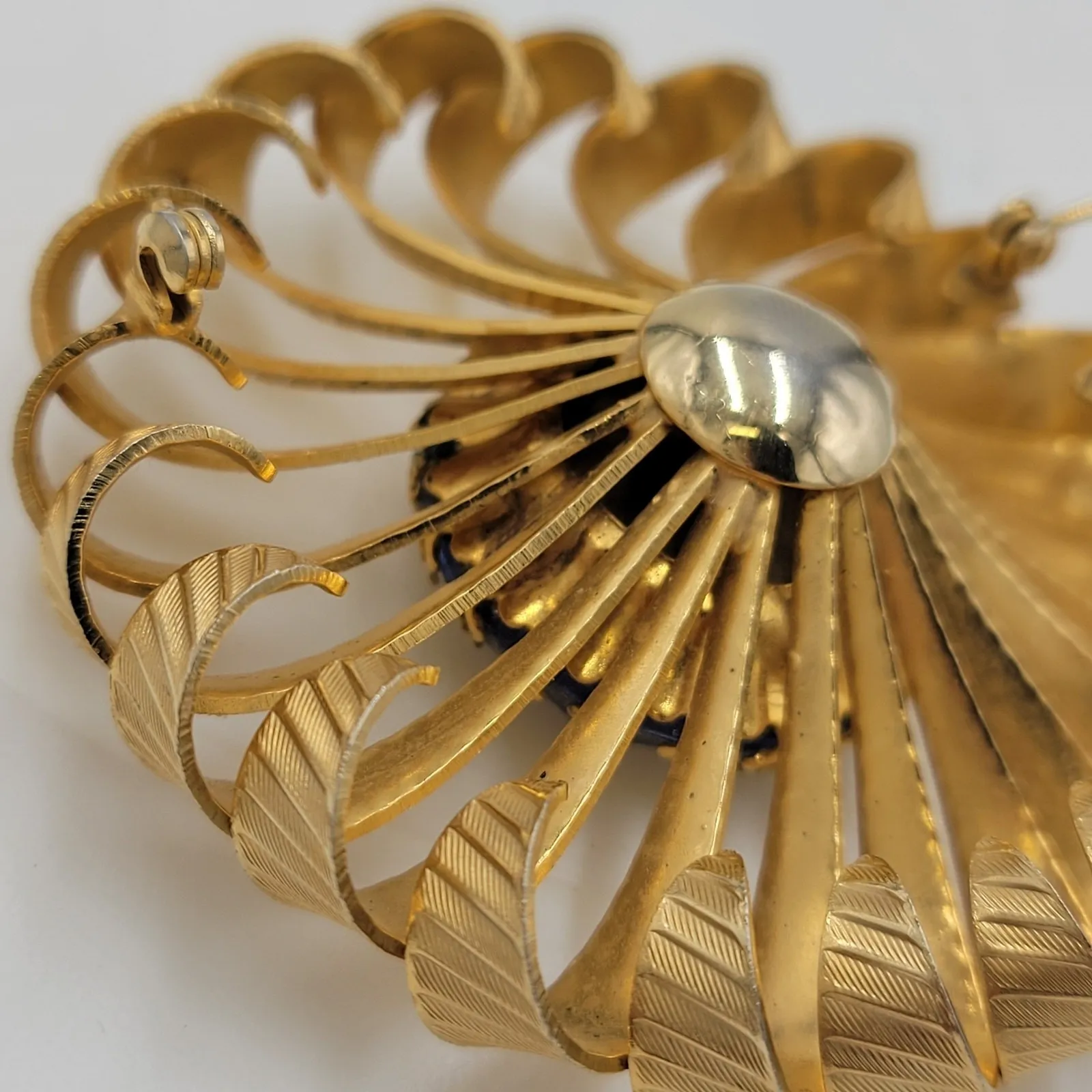 Vintage Rhinestone Pinwheel Brooch 2" Blue Green Gold Tone Crown Setting Pin - Image 7