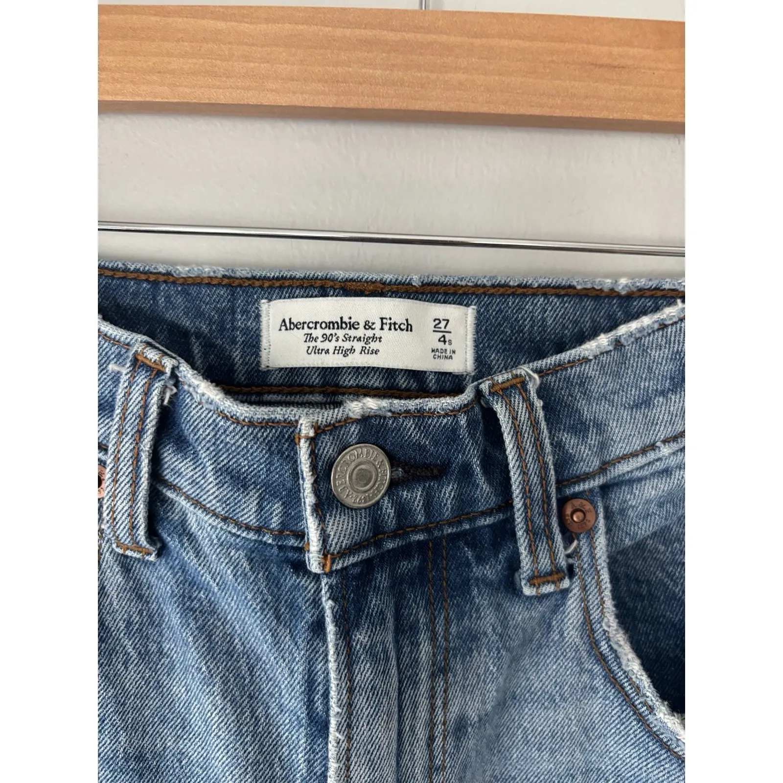 Abercrombie & Fitch Women's the 90s Straight Ultra High Rise Jeans Size 27/4S‎ - Image 5