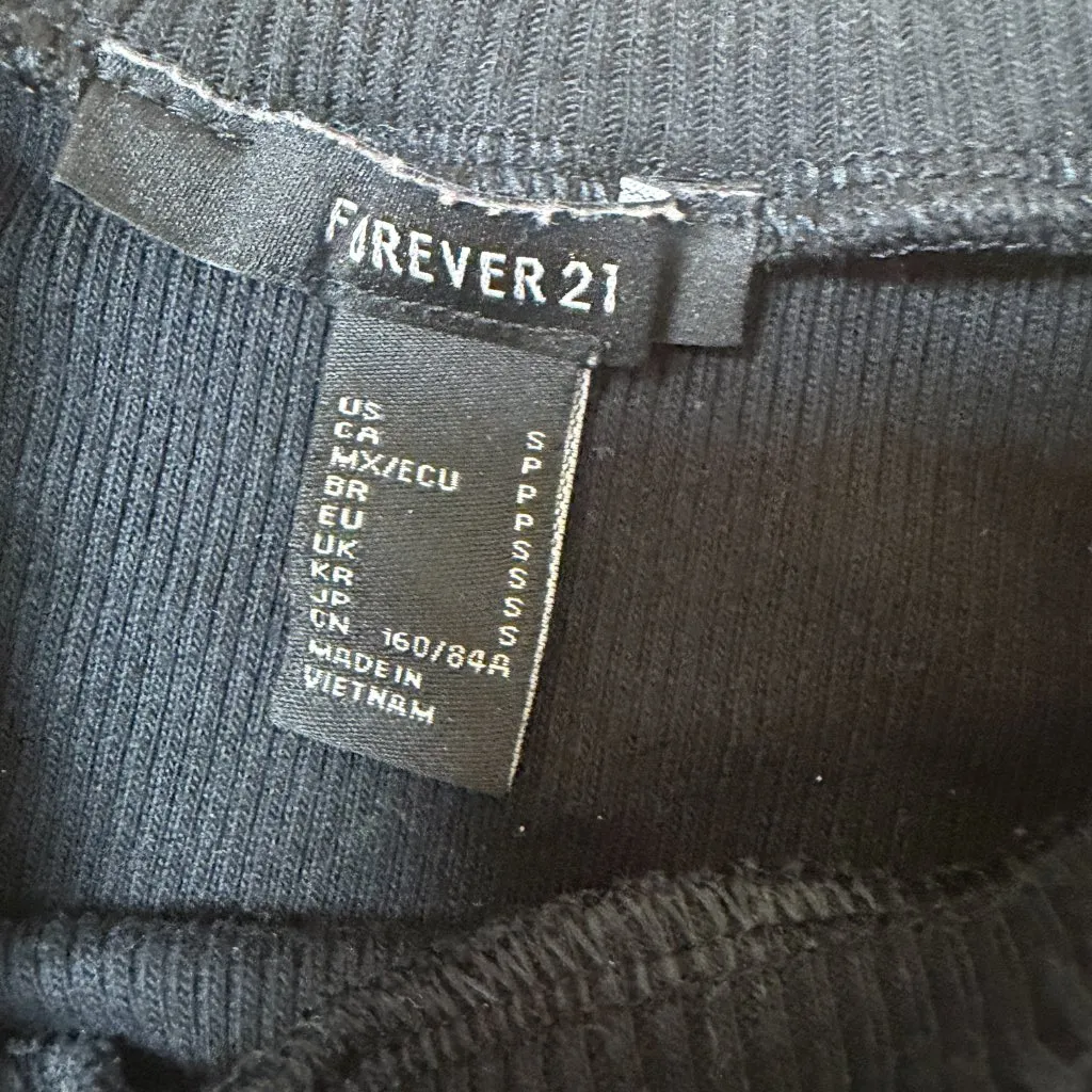 FOREVER 21 Cropped Ribbed Baby T Tee Shirt Top Black Size Small - Image 6