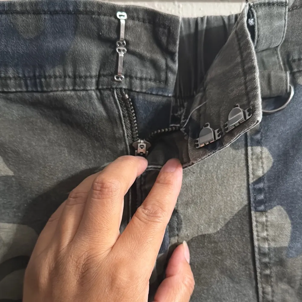 Wild Fable Gray and Blue Cargo Pants Relaxed Fit - Image 5