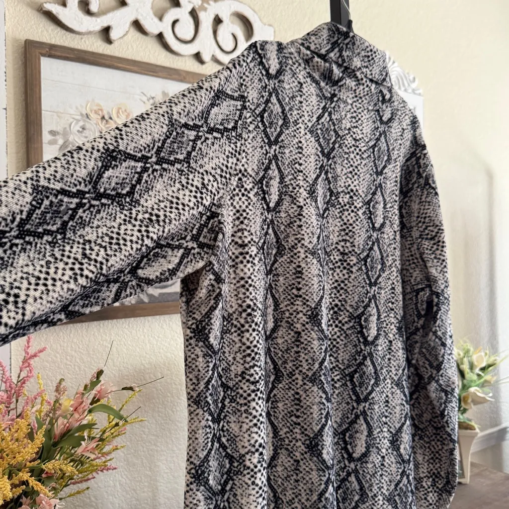 Susan Graver Snakeskin Print XL Cowl Neck Tunic Long Sleeve Cozy Chic Top Fall - Image 4