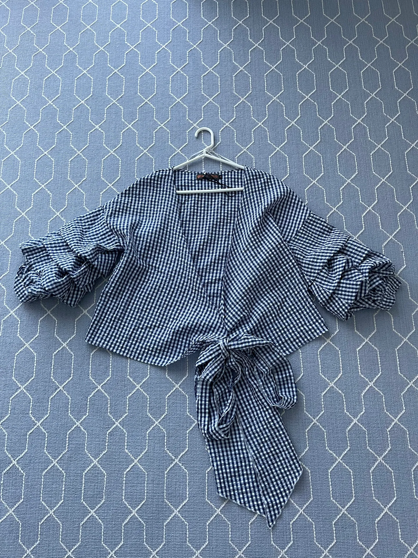 Womens Checkered V Neck Tie Front Tiered Sleeve Blouse Blue Sz Small - Image 2