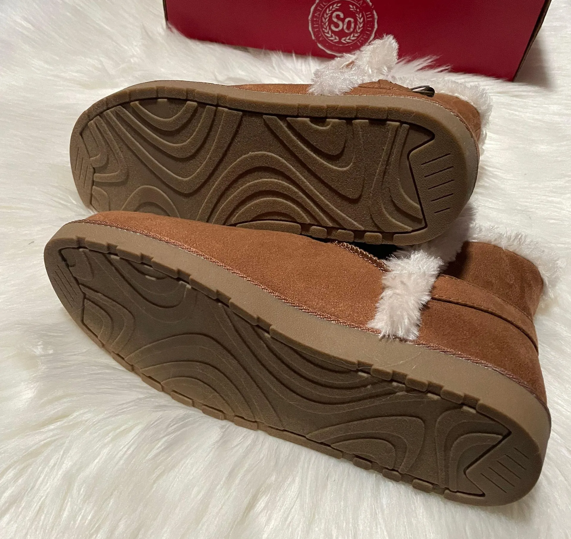 SO New  Hangout Women's Plush Boots Color: Chestnut size 7.5 - Image 7