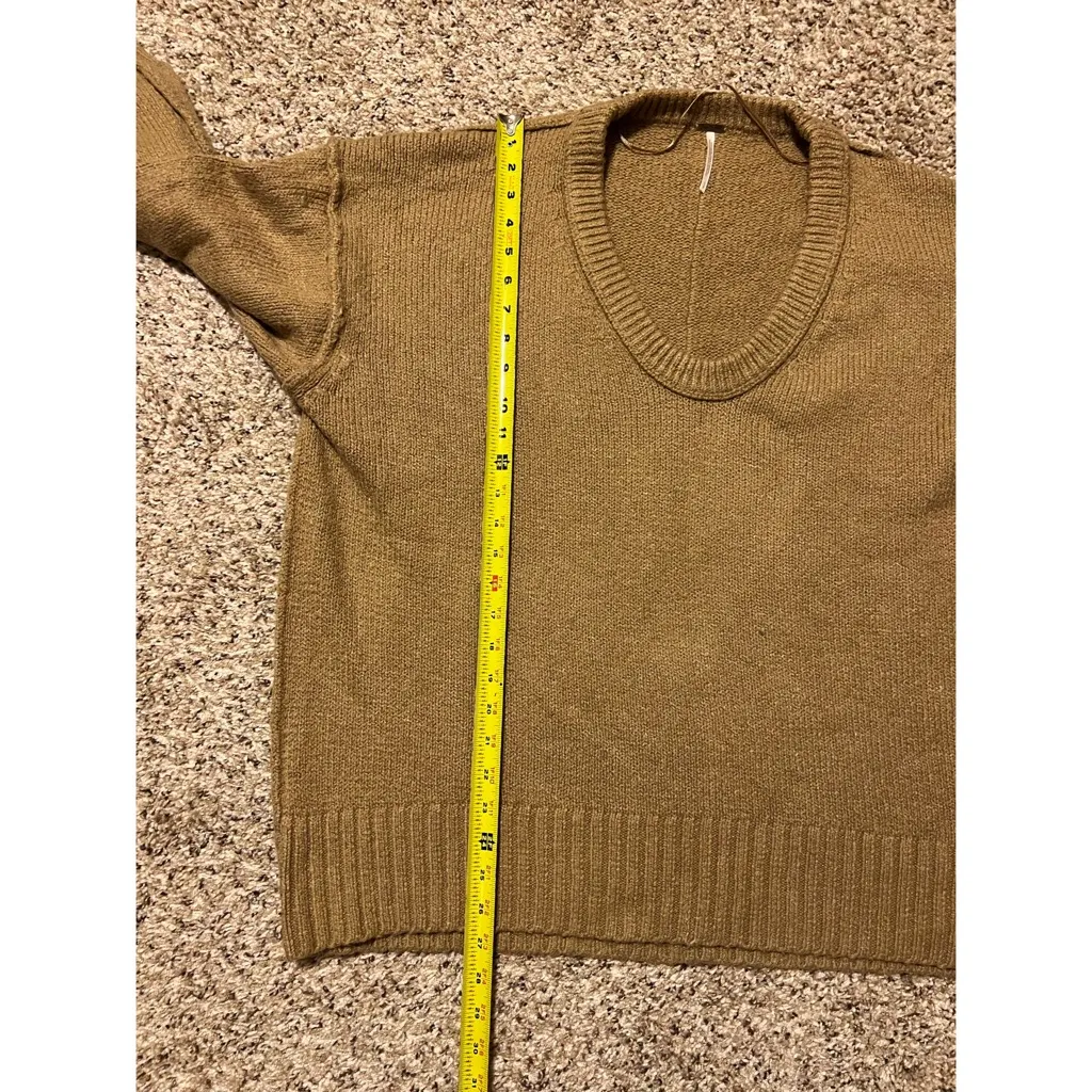 💜 Free People Beige Oversize Scoop Neck Chunky Knit Soft Sweater - Image 5