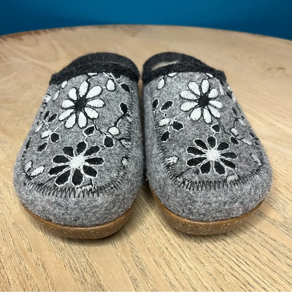 Taos Woolderness 2 Slip On Faux Fur Mule Slipper Women's Size 5 - Image 5