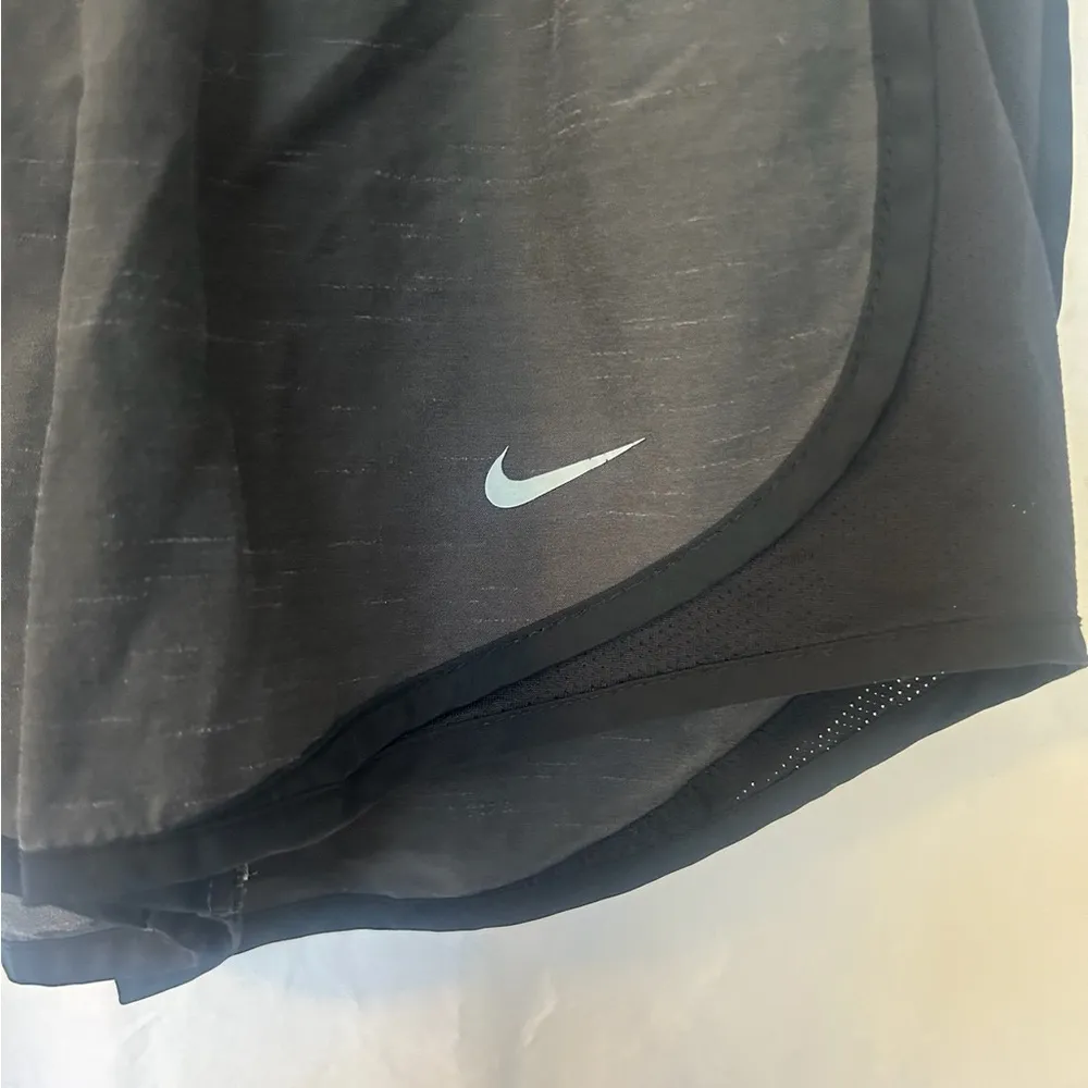 Nike Women's Swoosh Ombre Tempo Brief-Lined Running Shorts size XS - Image 2