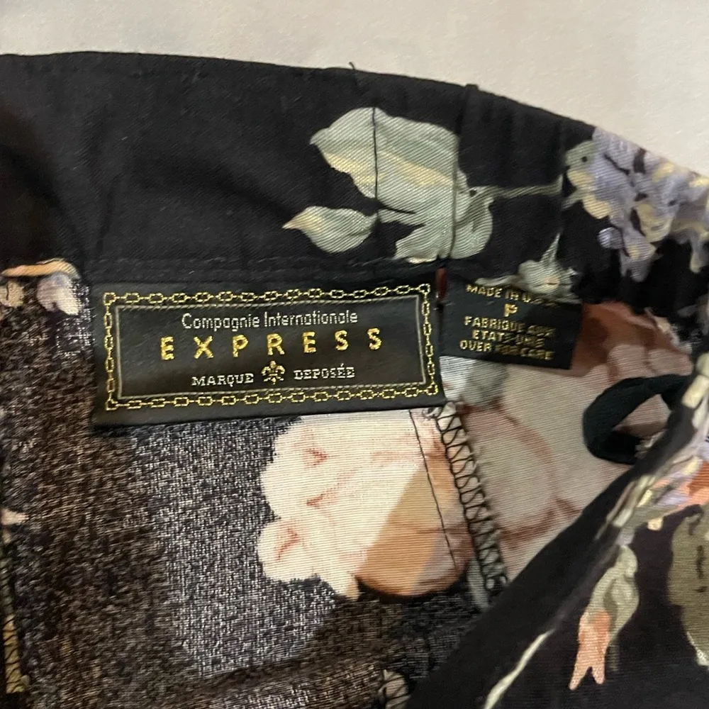 Black floral long button front  skirt petite - Image 4