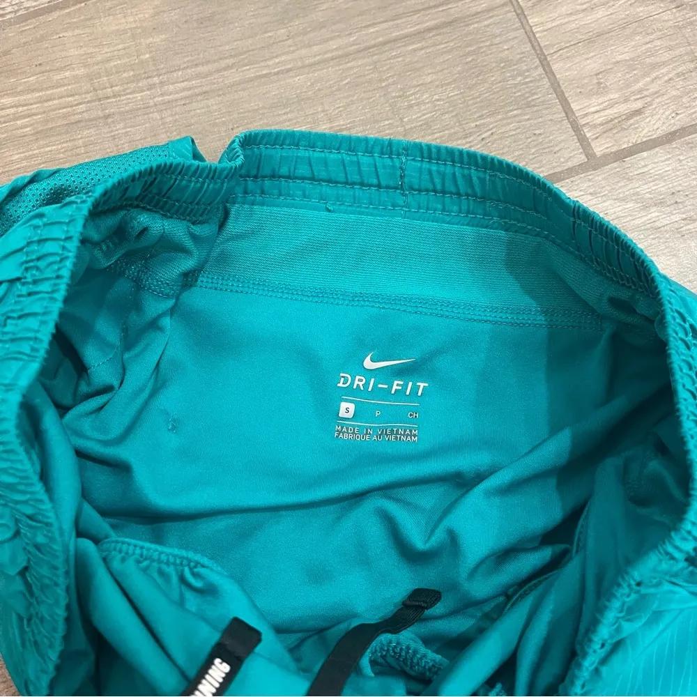 Nike Dri-Fit Tempo Shorts - Image 2