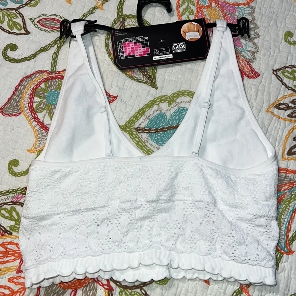 No boundaries Cami medium v-neck lounge line seamless adjustable straps - Image 4