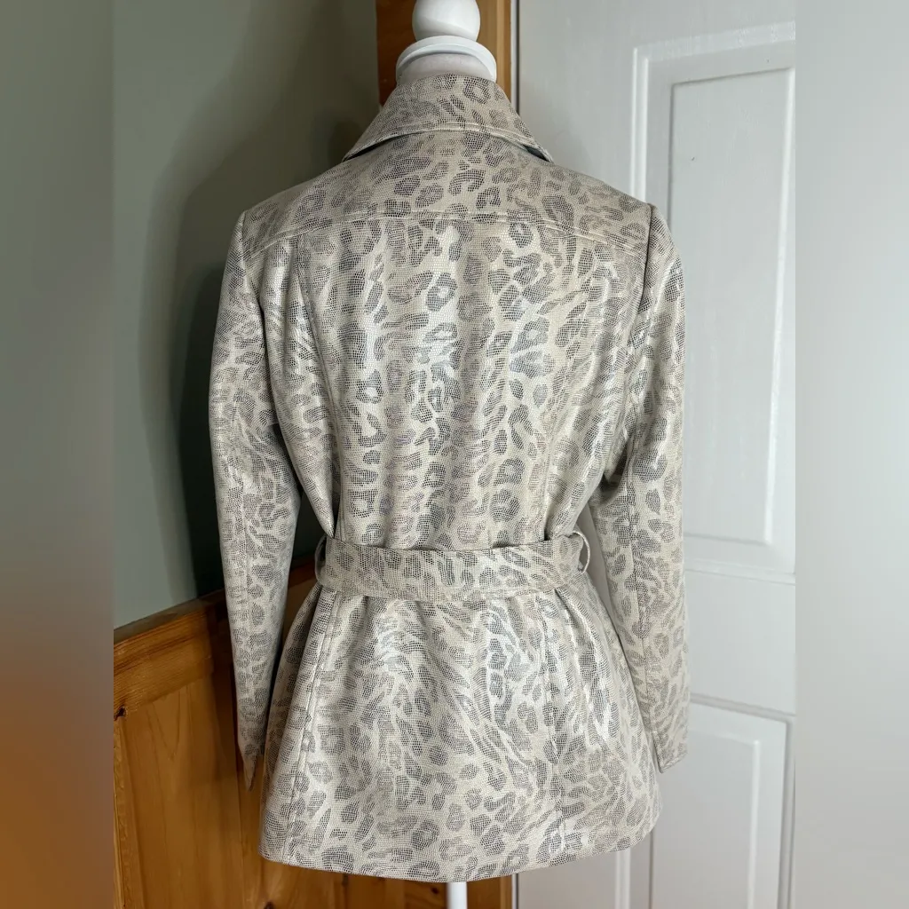 Sharon Young Ivory & Gray Animal Print belted jacket w/ front pockets size M Size M - Image 4