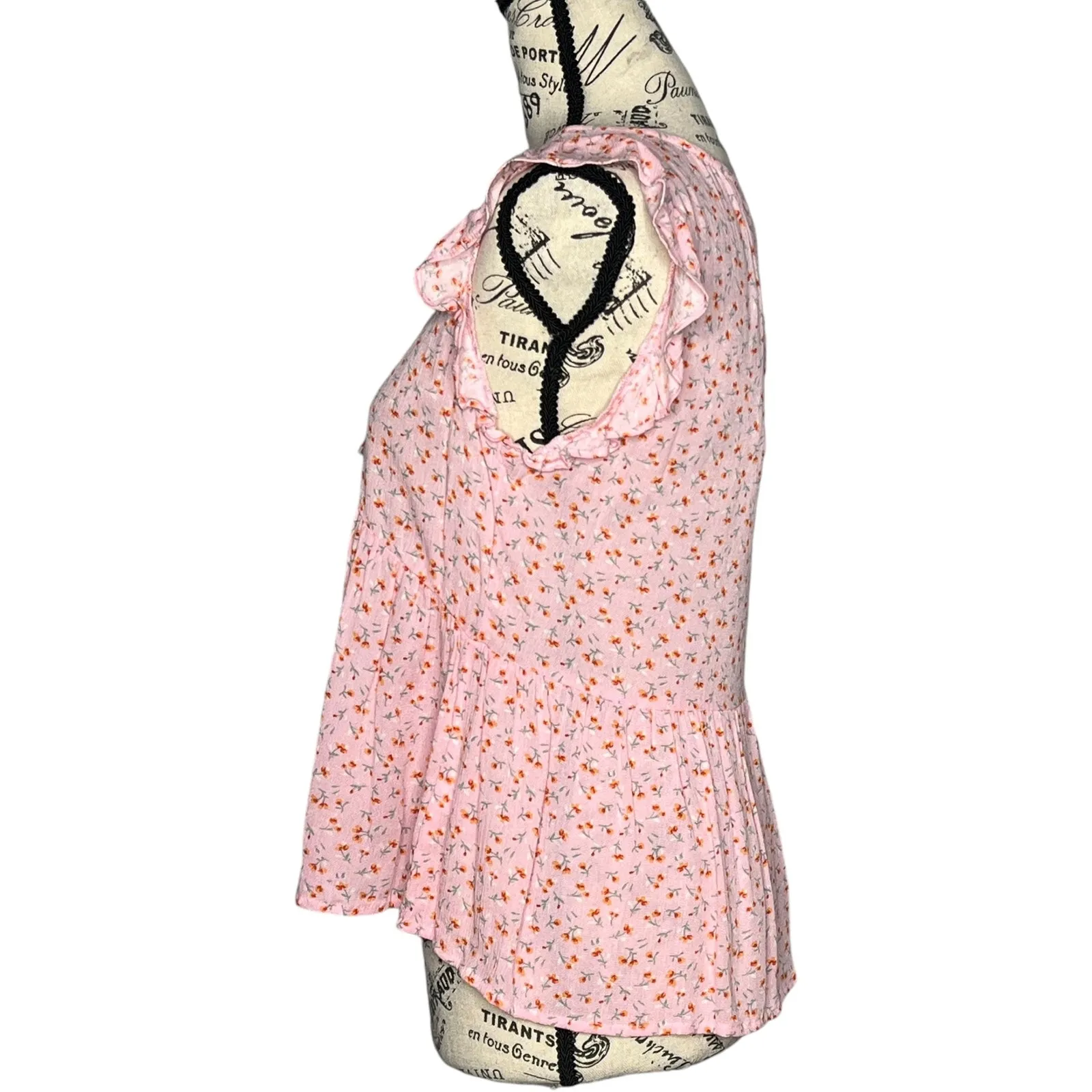 Kingston Grey (XS Juniors) Pretty Pastel Floral Ruffle Sleeve V Neck Peplum Top Pink - Image 3