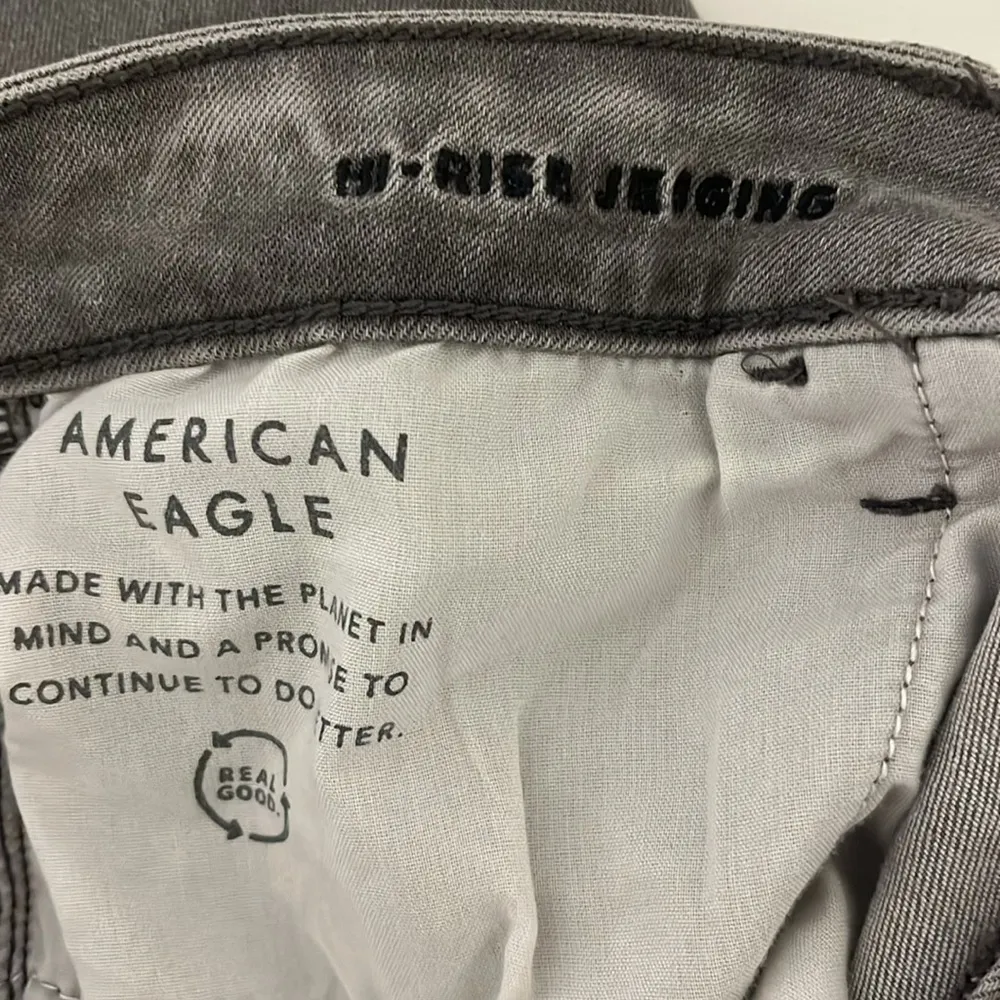 American Eagle hi-rise Jegging Grey distressed jeans. - Image 10