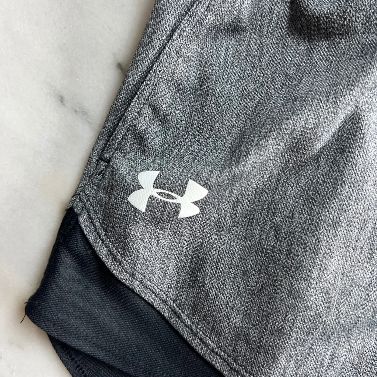 Under‎ Armour HeatGear Women's Gray Athletic Shorts Loose Fit Size SM - Image 2