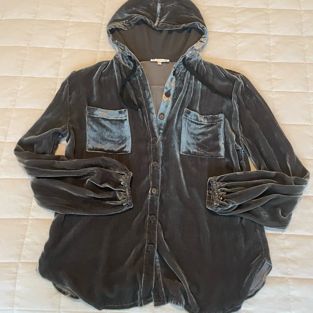 Velvet Button - Image 5