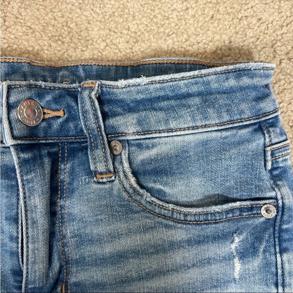 American eagle high rise blue jean shorts in size 2 - Image 3