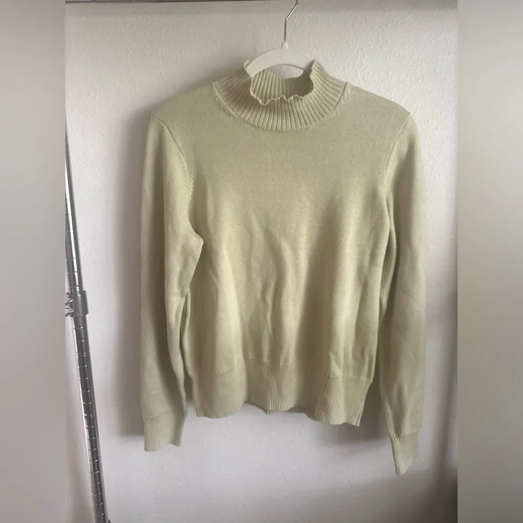 OLD NAVY Light Green Turtleneck Sweater. - Image 4