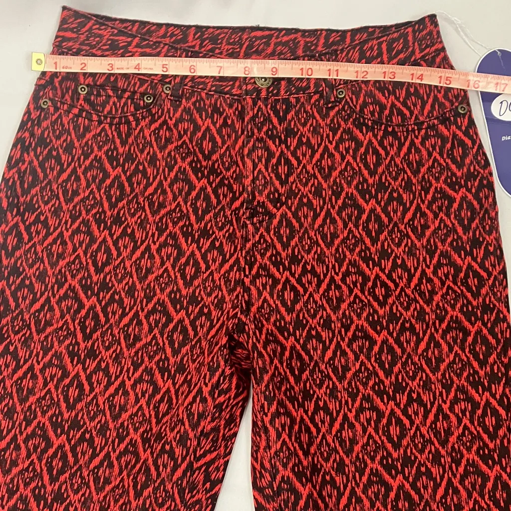 DG2 by Diane Gilman Black and Red Geo Patterned Straight Leg Jeans size 2 - Image 4