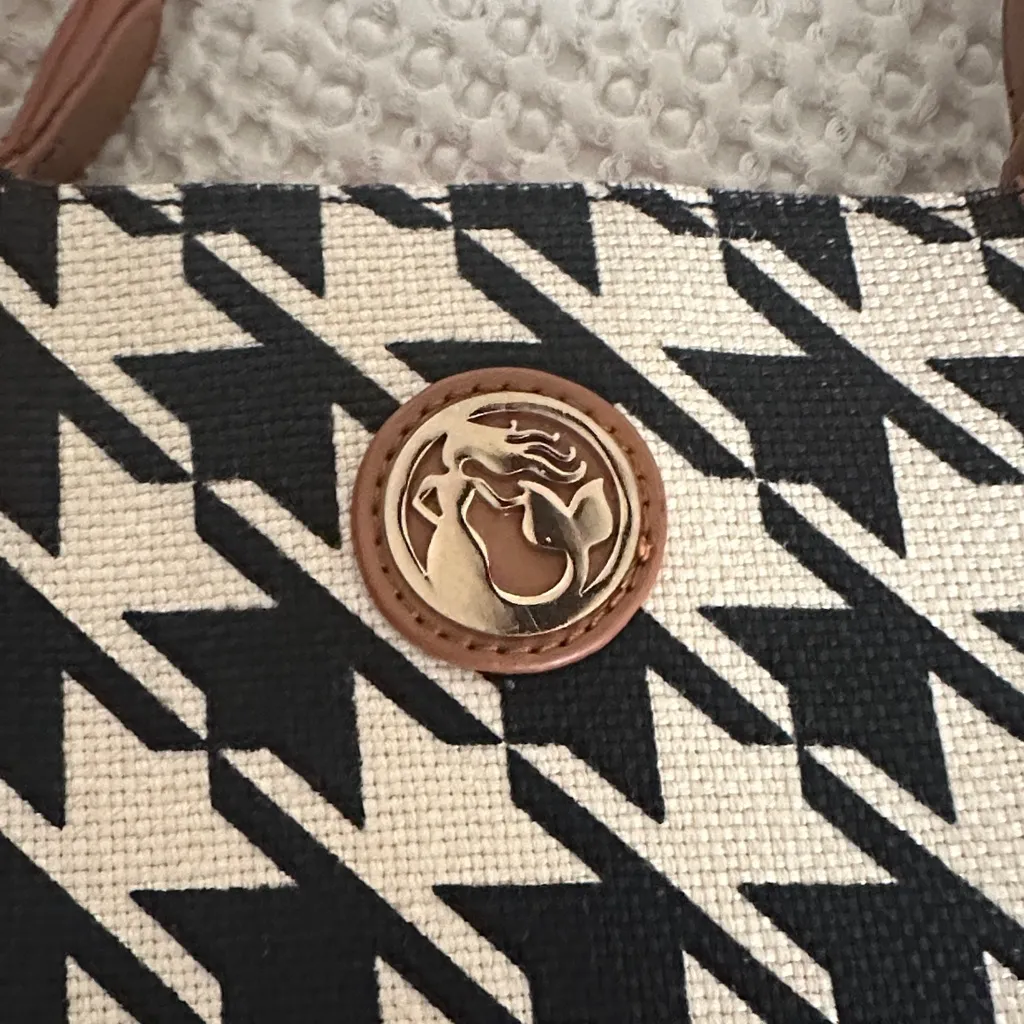 Spartina 449 Houndstooth Tote Bag in Black and Tan - Image 3