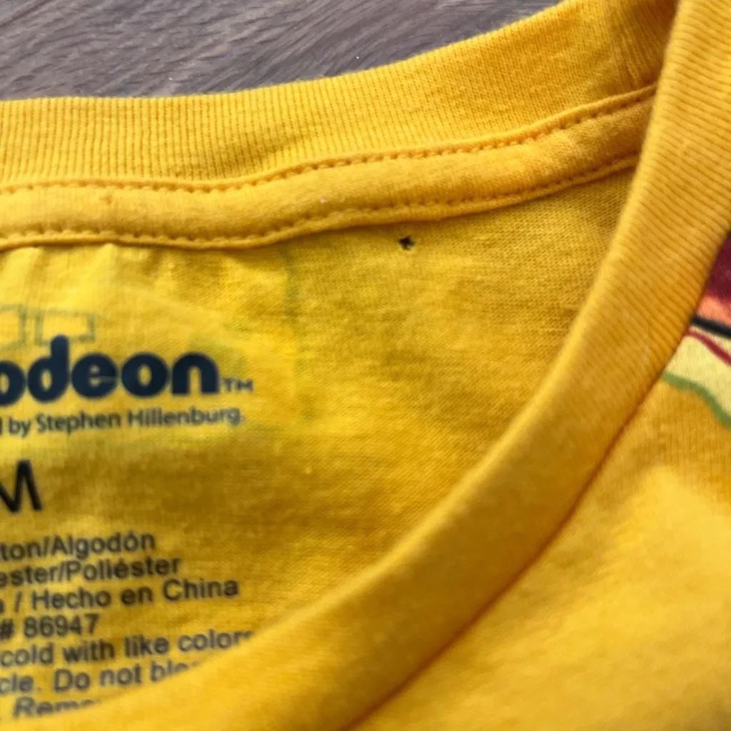 Size Medium Nickelodeon Spongebob Squarepants Cropped T-Shirt Yellow EUC - Image 4