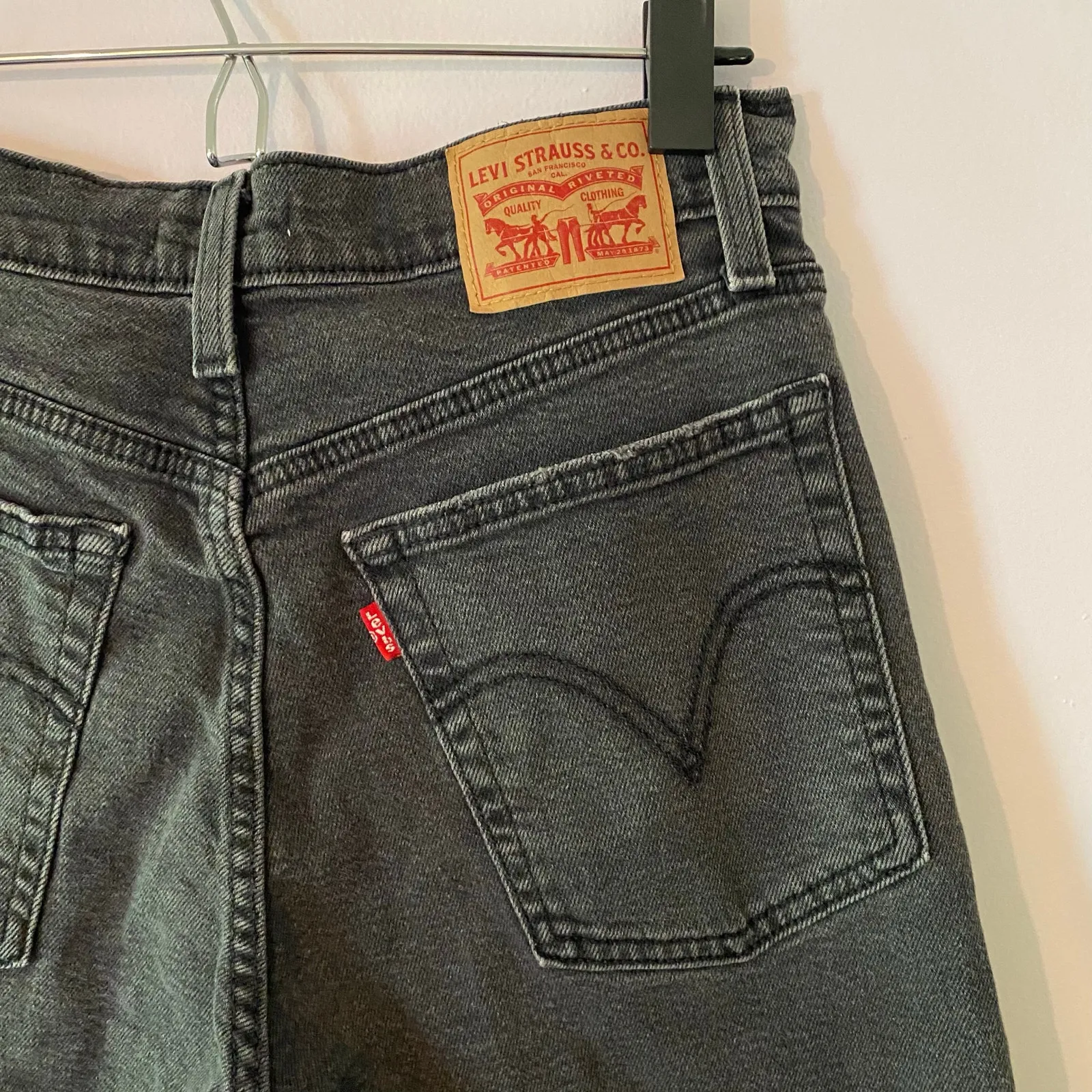 Levi's Wedgie Straight Black Gray Button Fly High Waisted Jeans Women's size 29 - Image 9