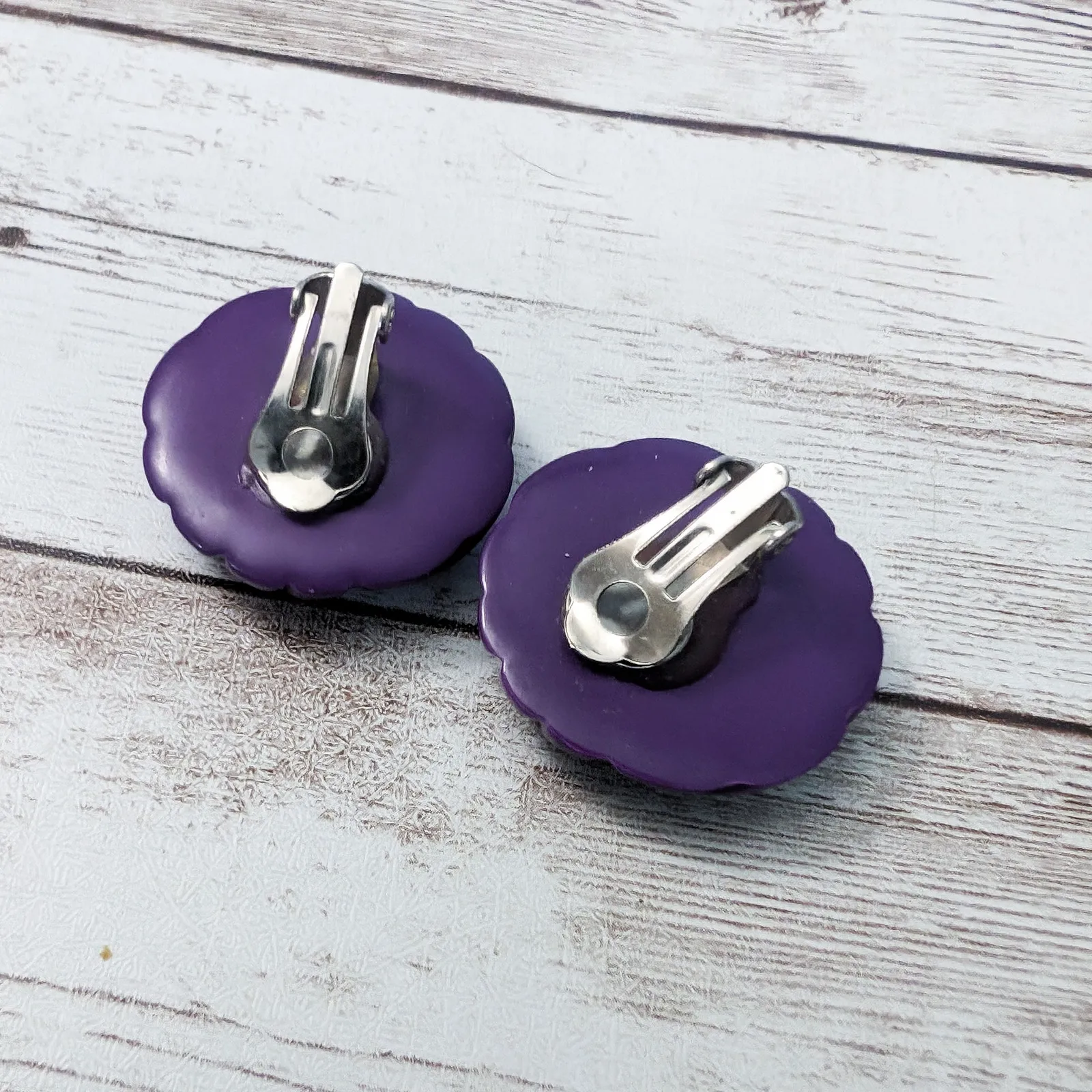 Vintage Clip On Earrings - Image 7
