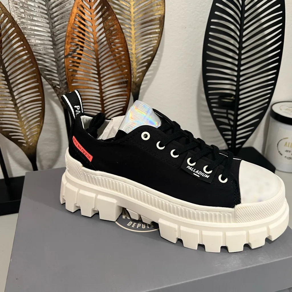 Palladium REVOLT LO TX Black and White Women's Sneaker Size 6.5 - Image 3