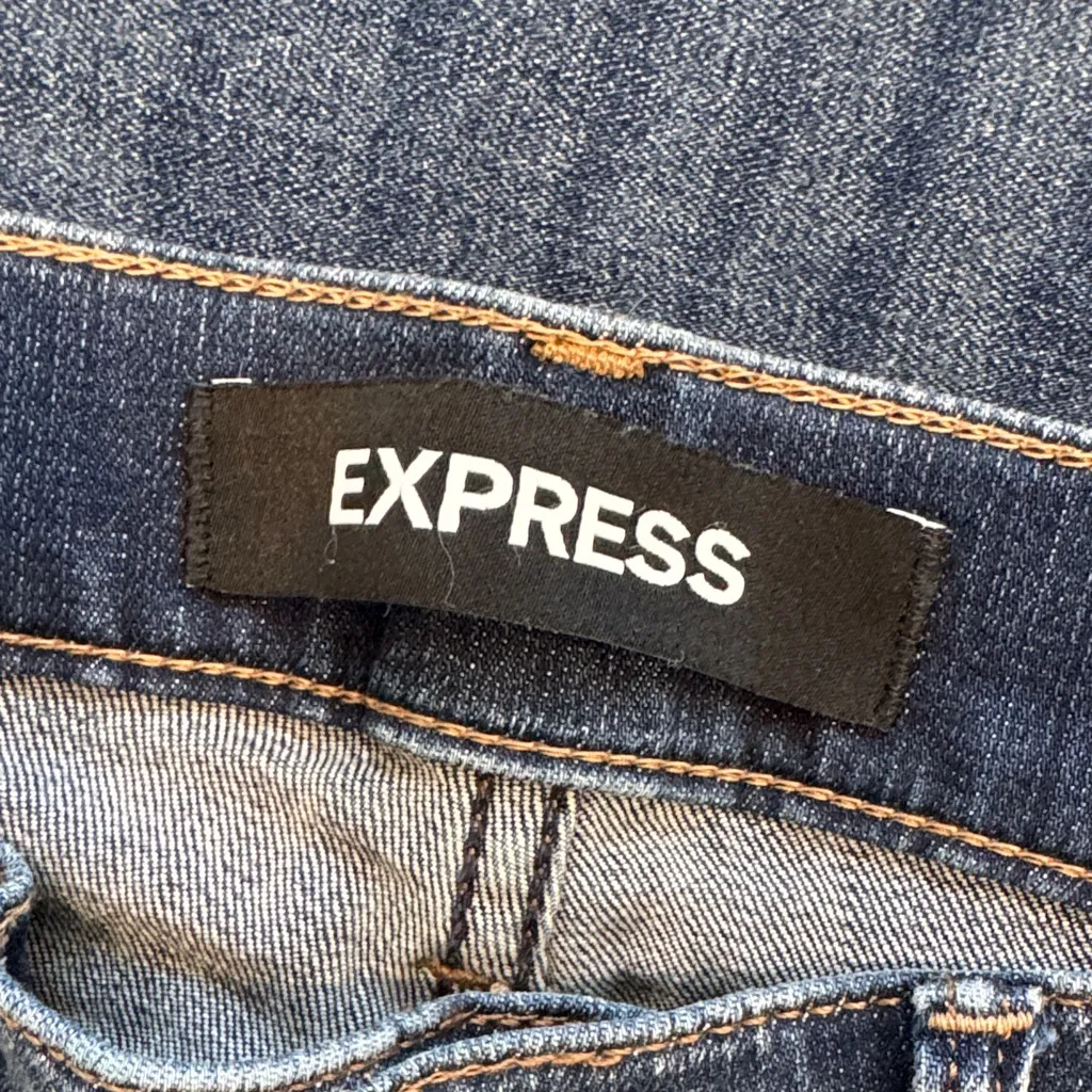 Express Women's Dark Blue Distressed Cropped Jeans - Image 3