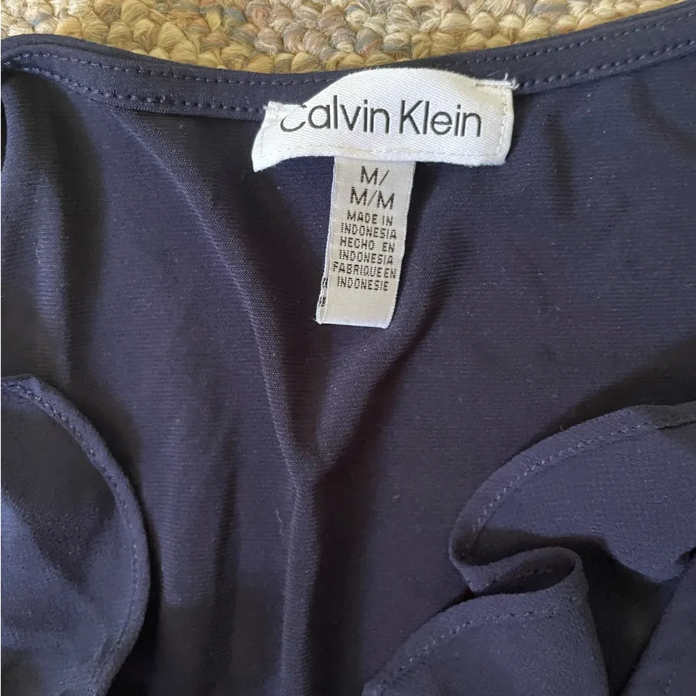 Sleeveless Calvin Klein ruffled blouse - Image 3