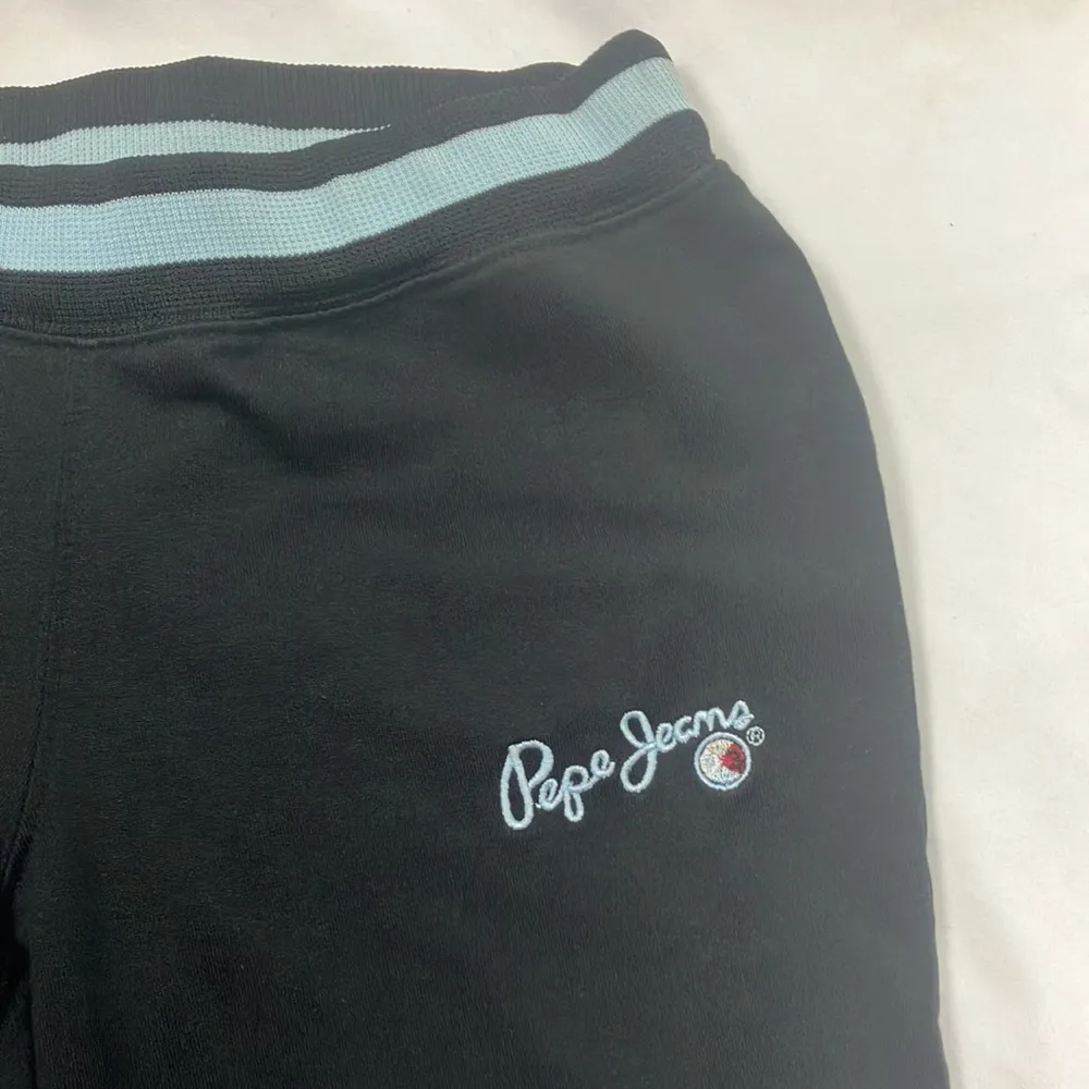 Pepe Jeans black sweat pants woman’s size small - Image 2