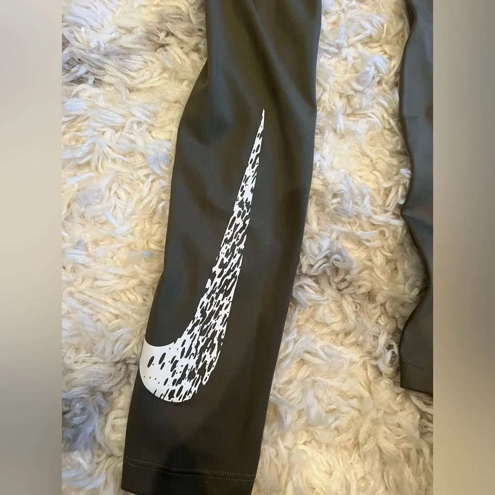 Nike olive green leggings - Image 2