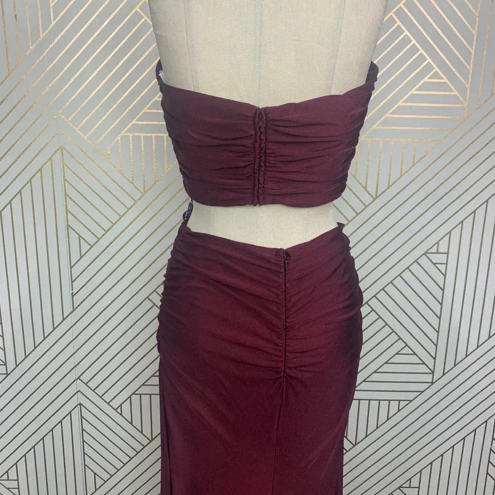 La Femme Strapless‎ Two-Piece Trumpet Gown in Dark Berry Size US 12 - Image 9