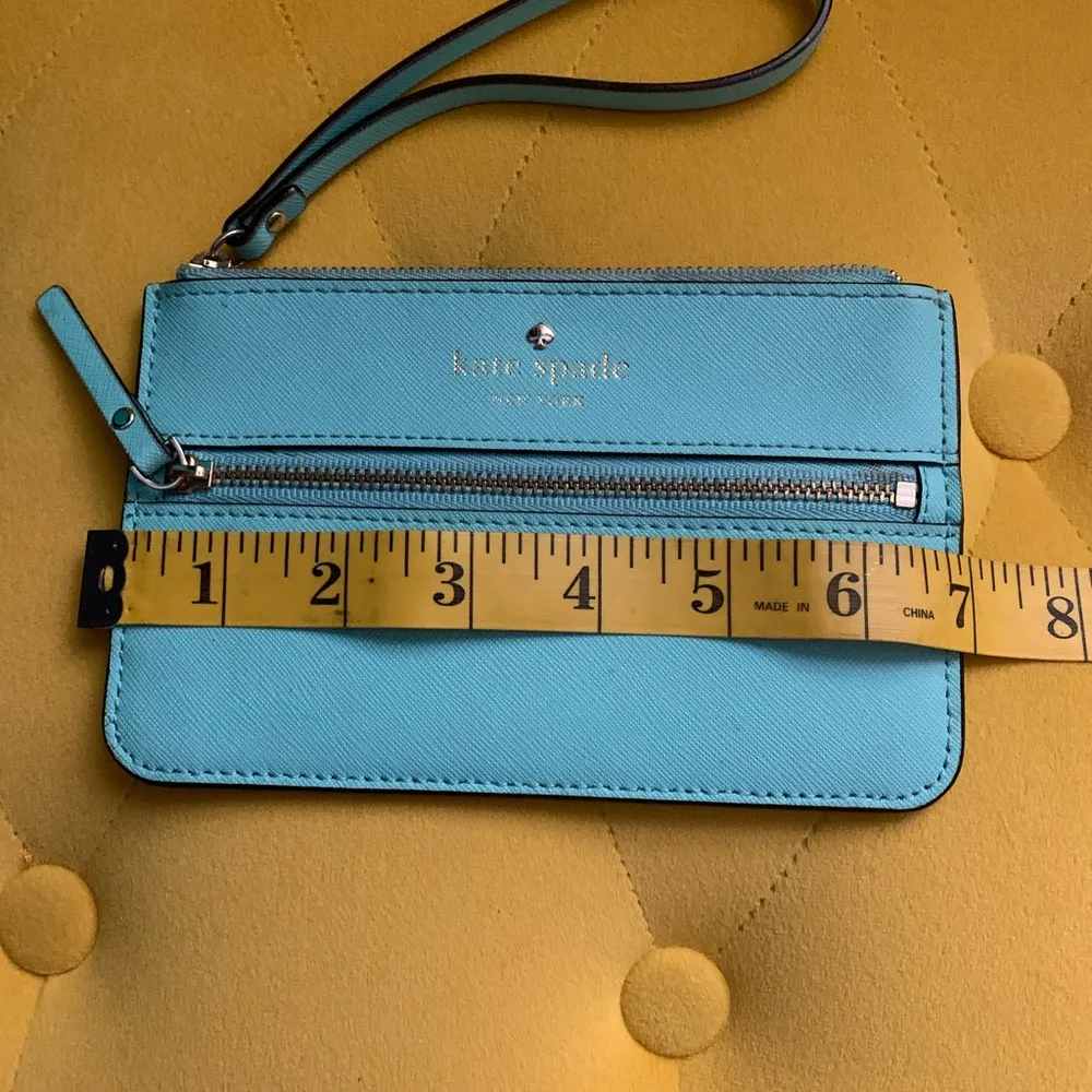 Kate Spade Mikas Pond Bee Wristlet Mint Mojito Green. - Image 9