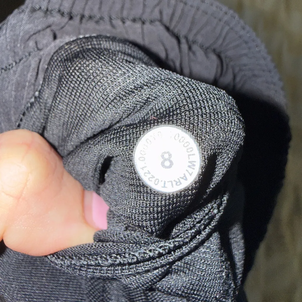 Lululemon Hotty Hot Short II *Long 4"
Black size 8 - Image 5