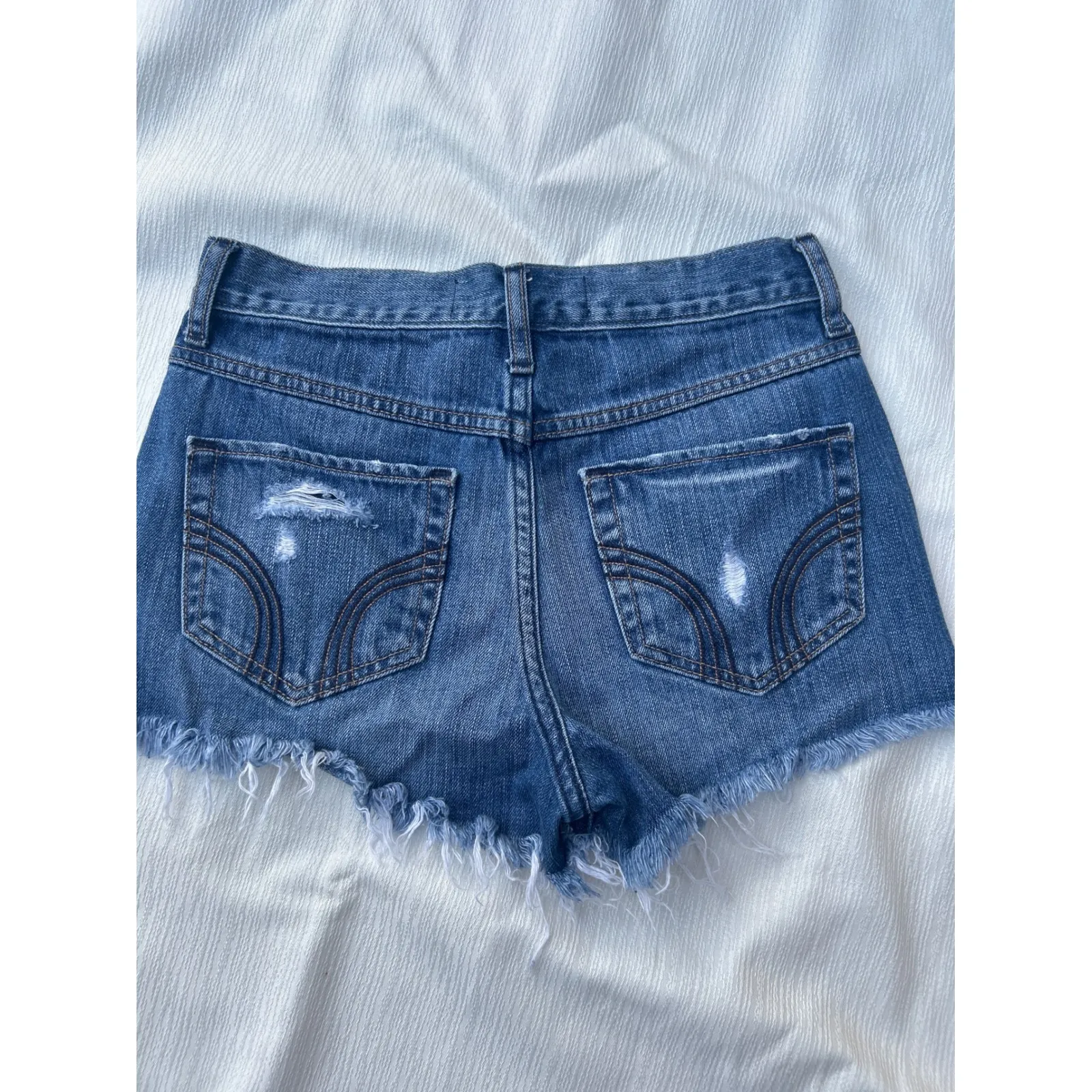Hollister Embroidered Denim Shorts High Rise Frayed Hem Womens Size 3‎ waist 26 - Image 2