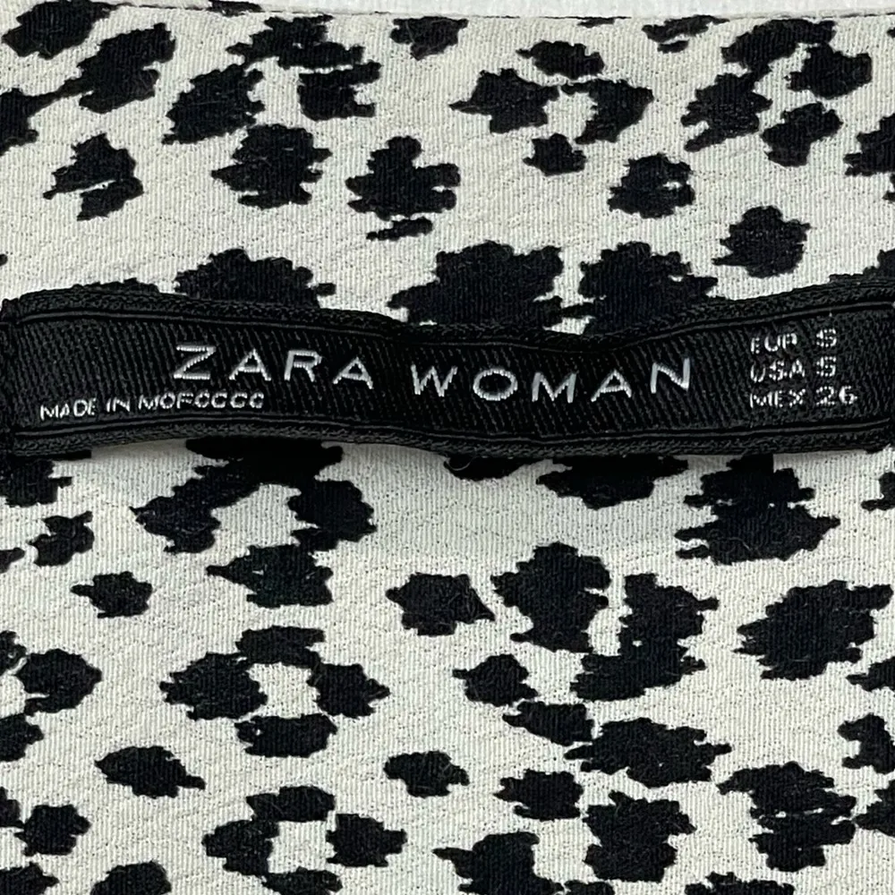 Zara  Black/White Jacquard  Leopard Cheetah Print sleeveless V Neck Size S - Image 10