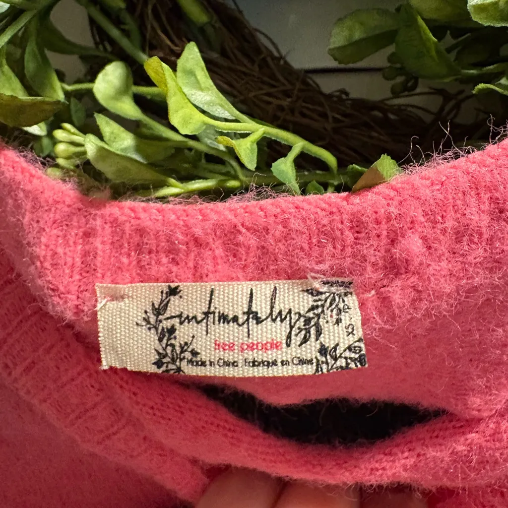 Intimately Free People sz Sm Warm Fluff Crop Top
Pink fuzzy Tank Style - Image 3
