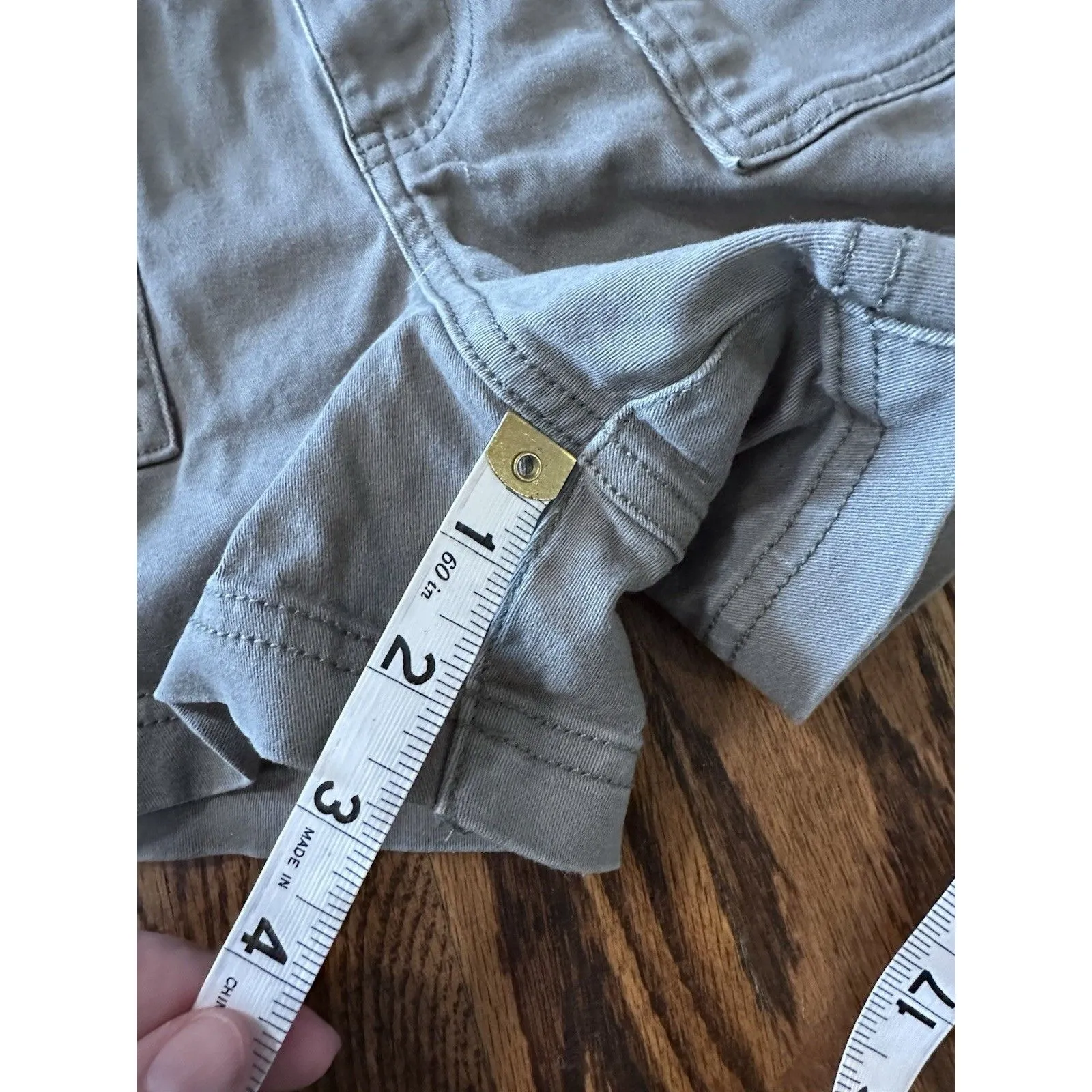 Hollister Cotton Ultra High Rise Mom Short Size 25 Olive Green Cargo 3” Inseam - Image 9