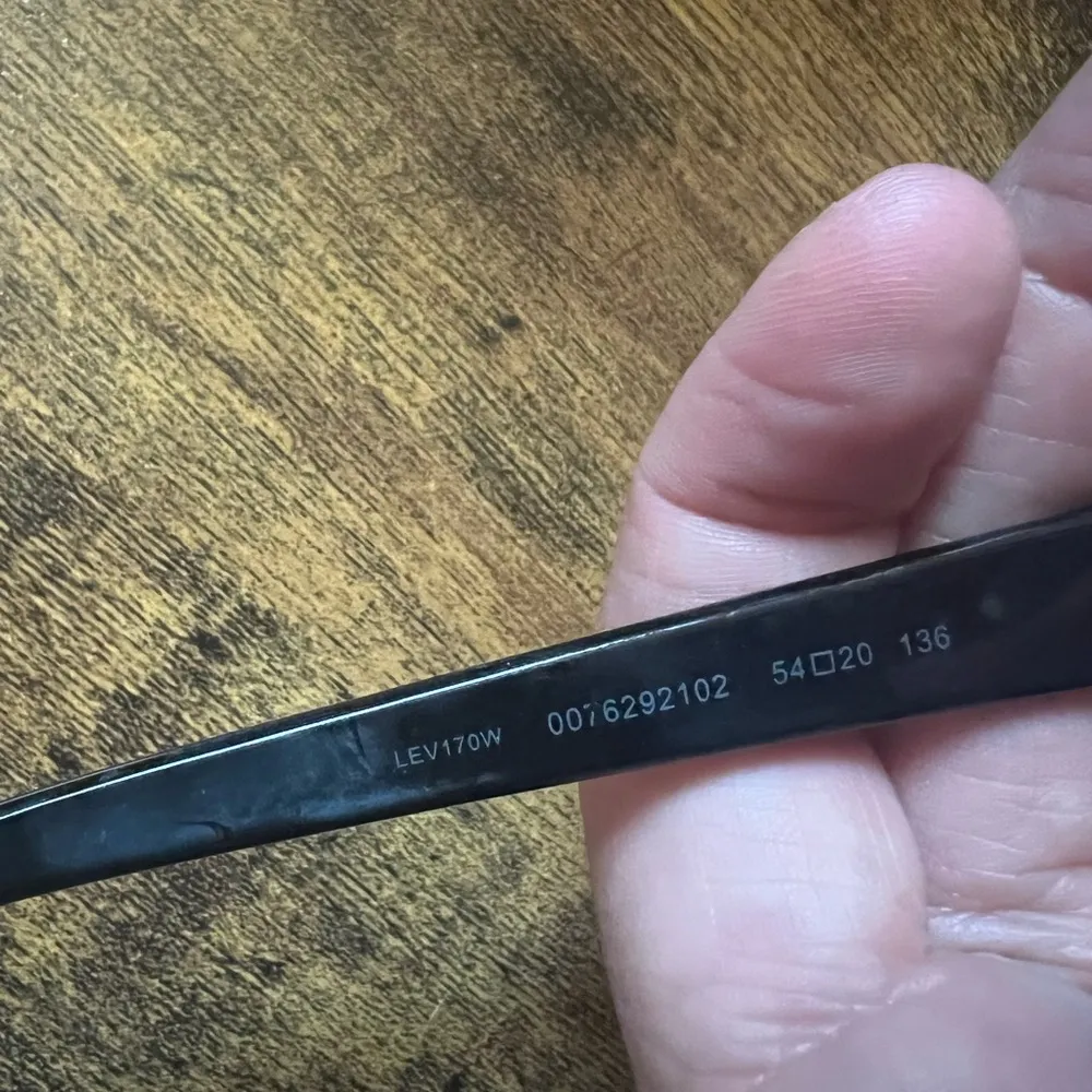 Womens Levi’s black sunglasses - Image 3