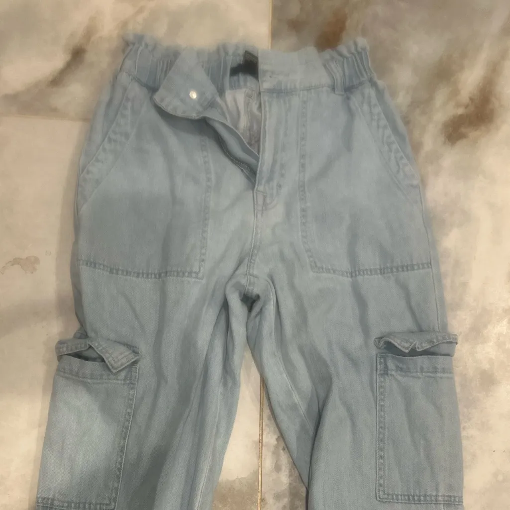 Forever 21 
Sky Blue Denim Pants - Image 10