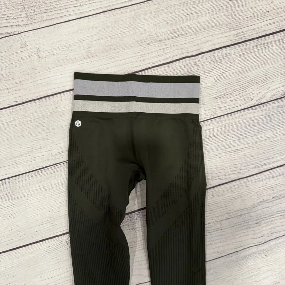 SENITA ATHLETICS Green Seamless Striped Waist High Rise Active Leggings Size S - Image 5