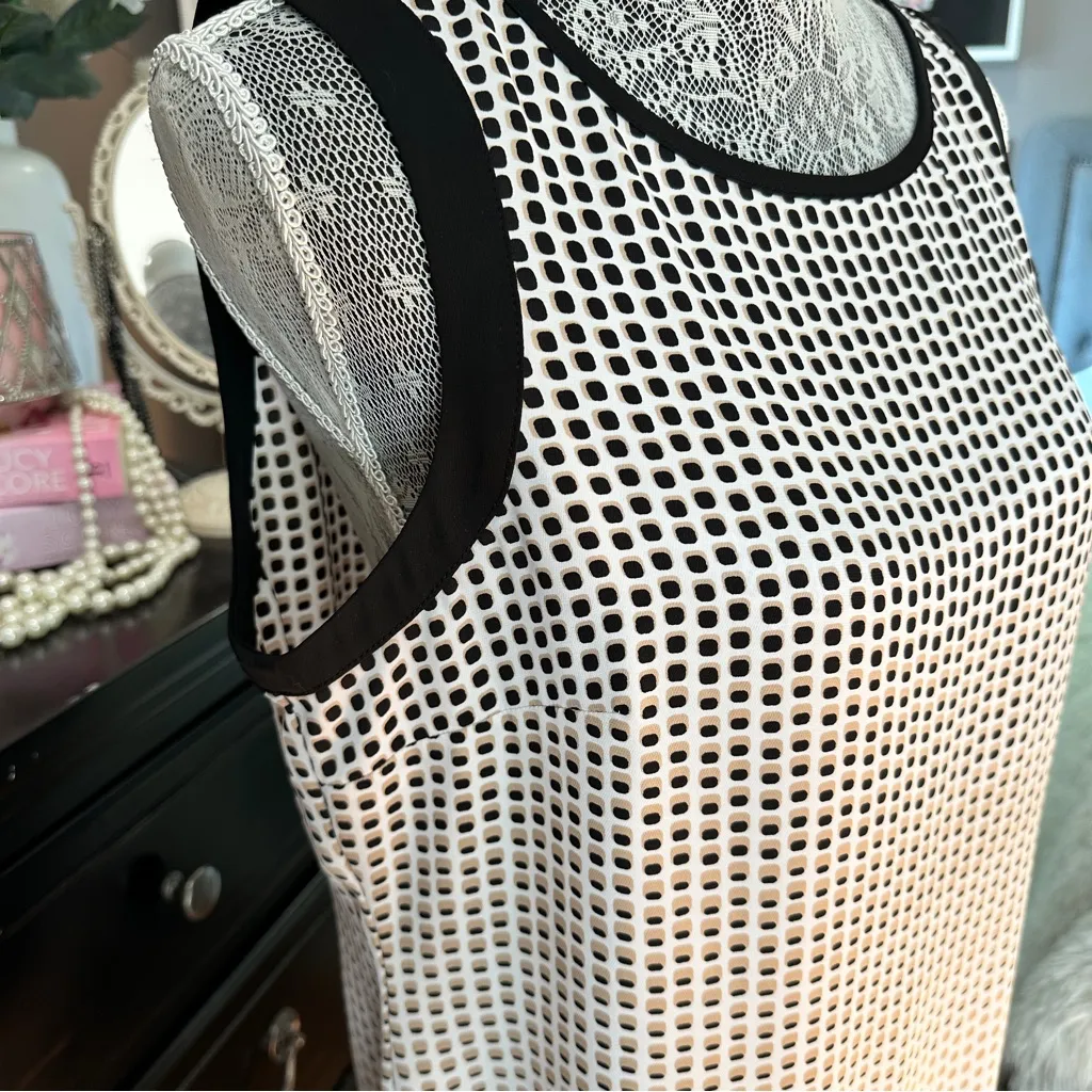 White House Black Market Polka Dot Market Grid Sleeveless Blouse Size M - Image 5