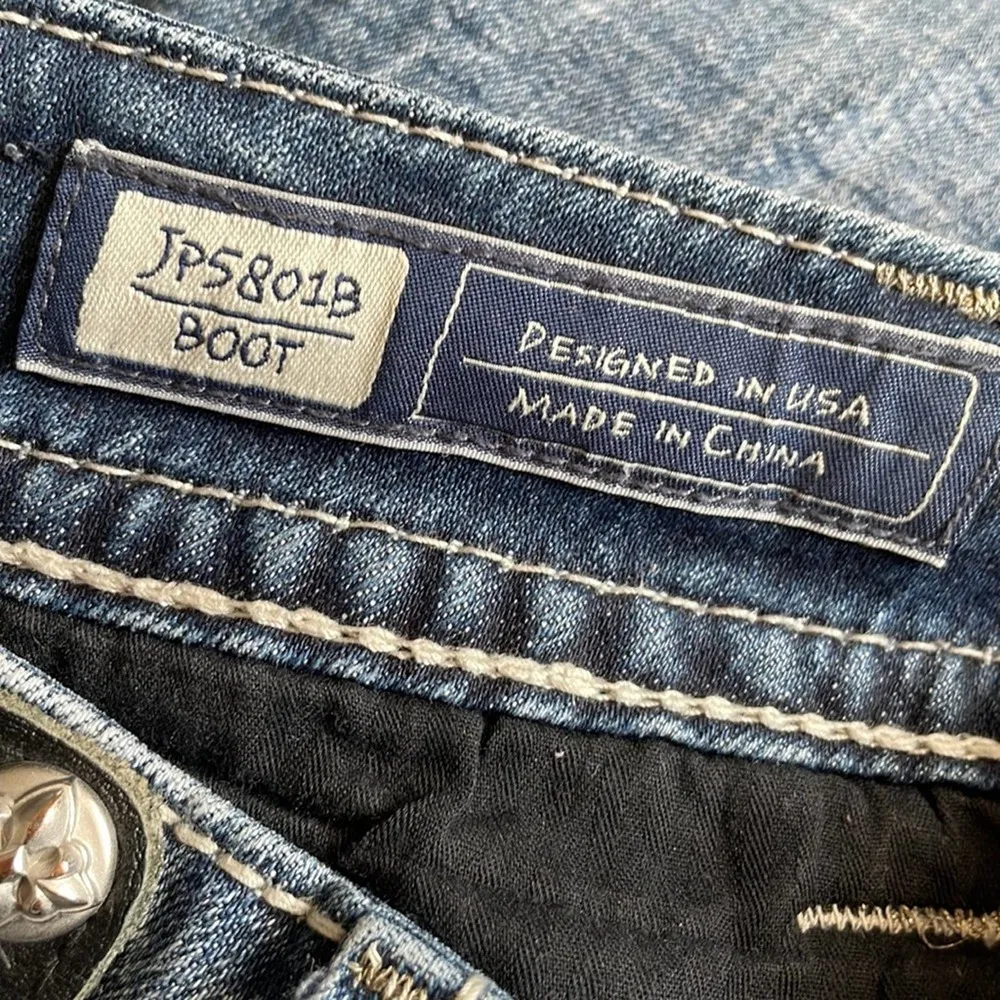 Miss Me Women’s Boot Cut Bling Pocket Jeans Size 27 - Image 4