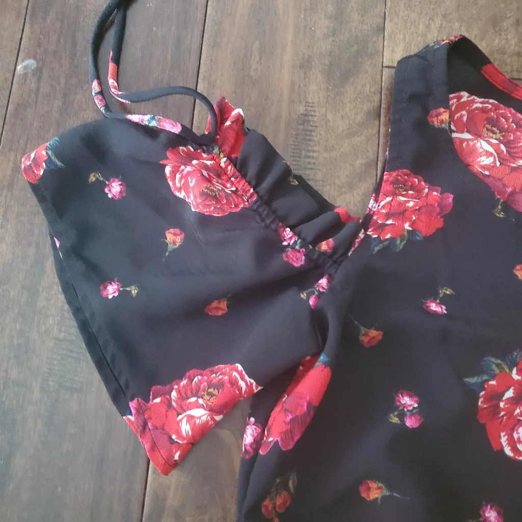 Floral Cold Shoulder Jumpsuit  - Black and Red Roses Size Xs But Fits Larger - Image 5