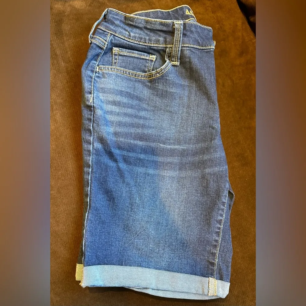 Arizona Jean Company Blue Knee Bermuda Cuffed Jean Shorts Sz Jr 7 - Image 3